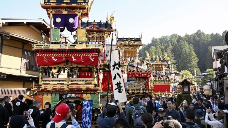 Festival de Outono de Takayama começa em Gifu e atrai multidões