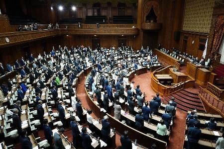 Sessão da Câmara dos Conselheiros que aprovou a reforma da lei de imigração (育成就労)