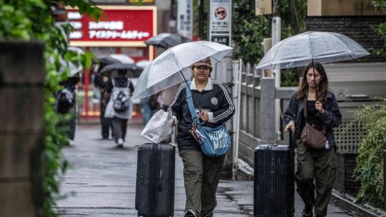 Japão bate recorde de residentes estrangeiros em meio a endurecimento das regras de visto